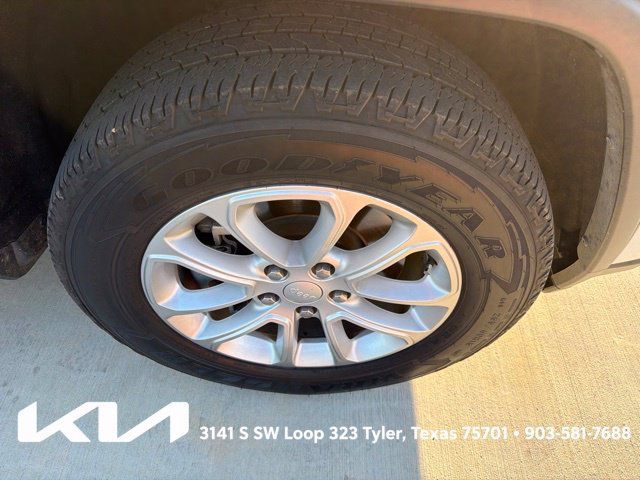 Used 2021 Jeep Grand Cherokee Laredo X AWD/4WD image 13