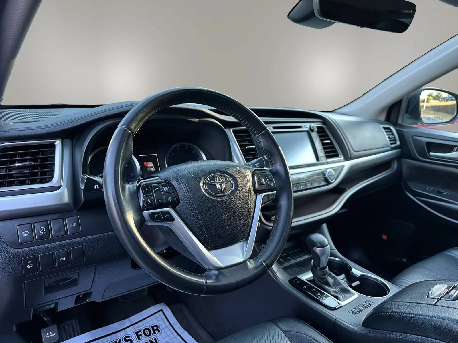 Used 2019 Toyota Highlander Limited FWD image 12
