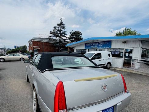 Used 2006 Cadillac DTS w/ Sun And Sound Package FWD image 10