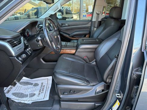 Used 2020 Chevrolet Tahoe Premier w/ RST 6.2L Performance Edition RWD image 17