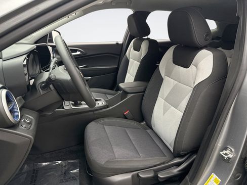 Used 2024 Chevrolet Trax LS w/ Driver Confidence Package image 11