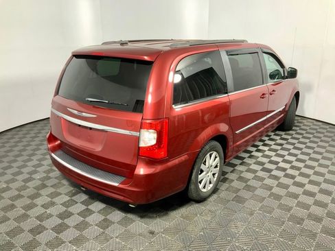 Used 2014 Chrysler Town & Country Touring FWD image 16