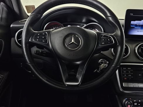 Used 2020 Mercedes-Benz GLA 250 4MATIC w/ Premium Package image 18