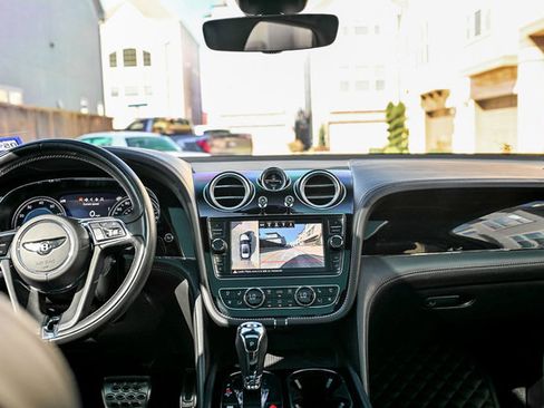 Used 2018 Bentley Bentayga image 77