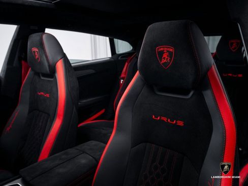 Used 2023 Lamborghini Urus Performante image 31