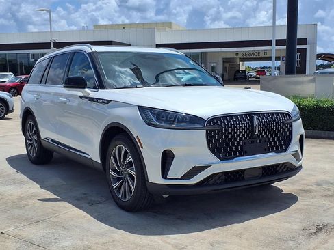 New 2026 Lincoln Aviator 2WD image 4