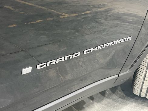 New 2025 Jeep Grand Cherokee Limited w/ Luxury Tech Group II image 45