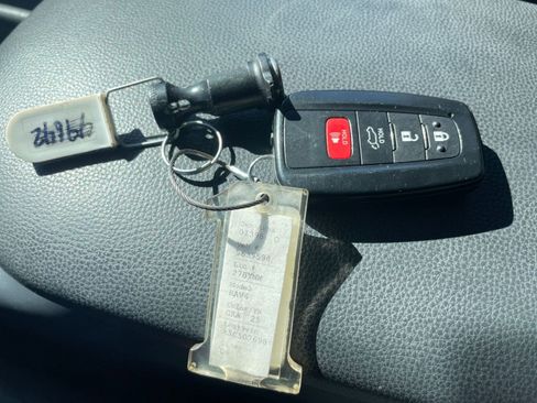 Used 2025 Toyota RAV4 XLE image 22