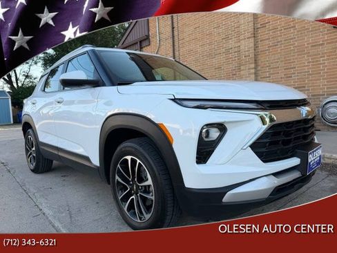 Used 2025 Chevrolet TrailBlazer LT AWD/4WD image 1