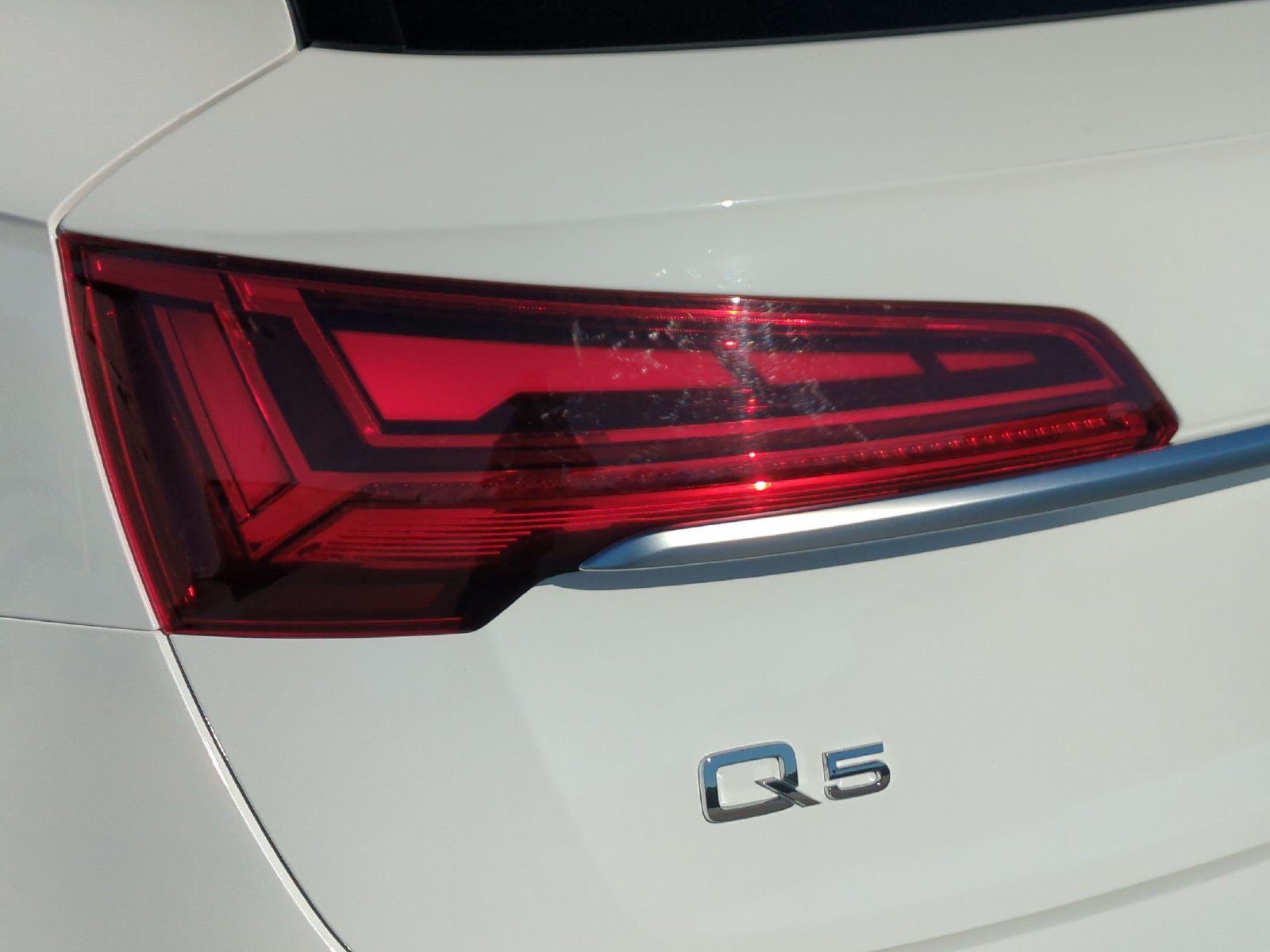 Used 2021 Audi Q5 e Premium Plus w/ Premium Plus Package AWD/4WD image 17