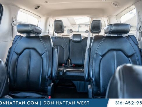 Used 2023 Chrysler Pacifica Touring-L FWD image 18