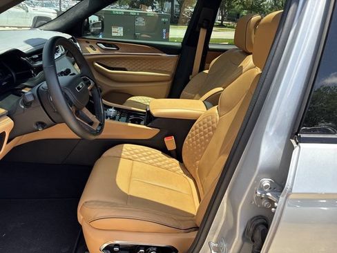 Used 2024 Jeep Grand Cherokee L Summit AWD/4WD image 14