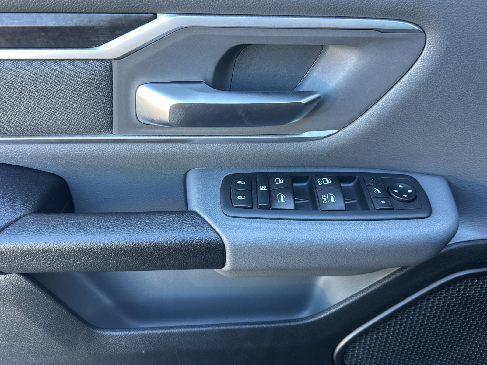 Used 2020 RAM 1500 Big Horn AWD/4WD image 11