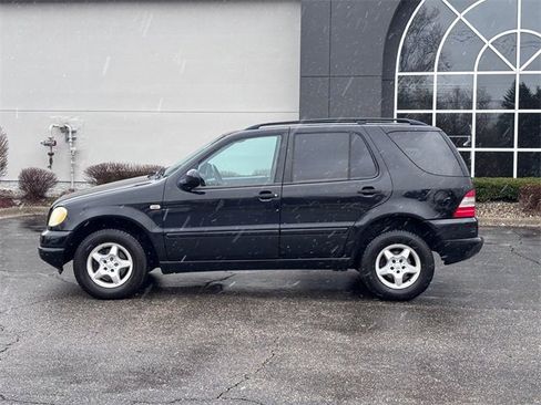 Used 2001 Mercedes-Benz ML 320 4MATIC image 2