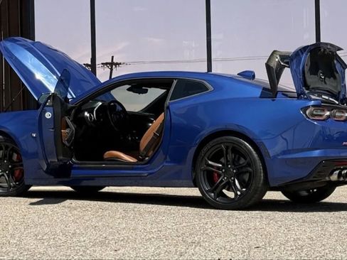 Used 2021 Chevrolet Camaro SS RWD image 12