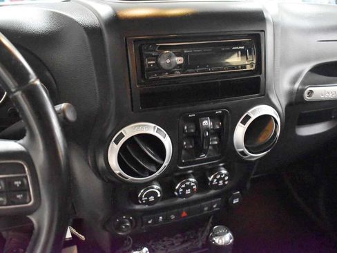 Used 2013 Jeep Wrangler Unlimited Sahara w/ Connectivity Group AWD/4WD image 18