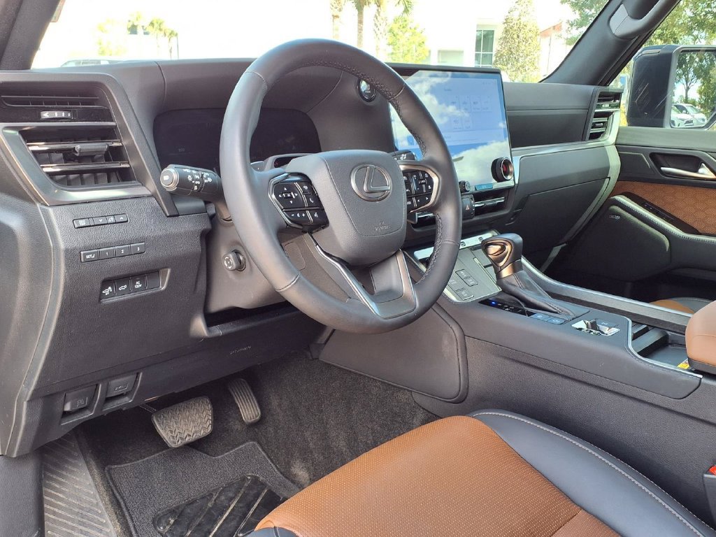 Used 2024 Lexus GX 550 w/ Cold Area Package AWD/4WD image 27