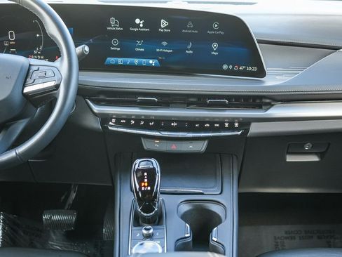 Used 2024 Cadillac XT4 Premium Luxury image 14