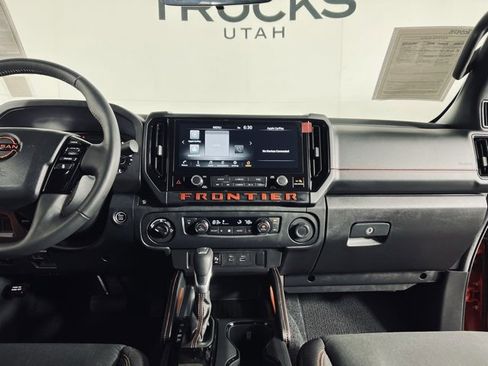 Used 2025 Nissan Frontier PRO-4X image 30