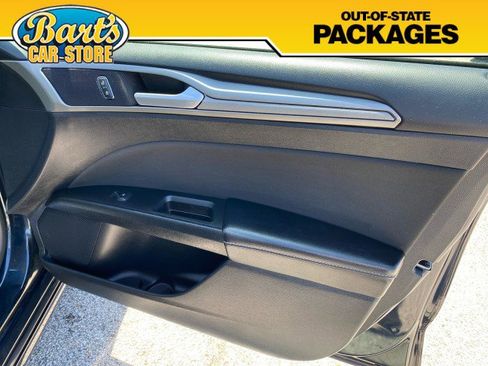 Used 2020 Ford Fusion SE FWD image 12