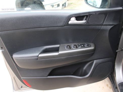 Used 2018 Kia Sportage LX AWD/4WD image 18