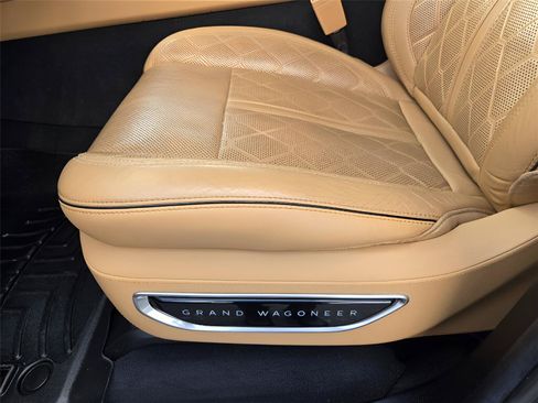 Used 2022 Jeep Grand Wagoneer Series III w/ Flexible Seating Group AWD/4WD image 21