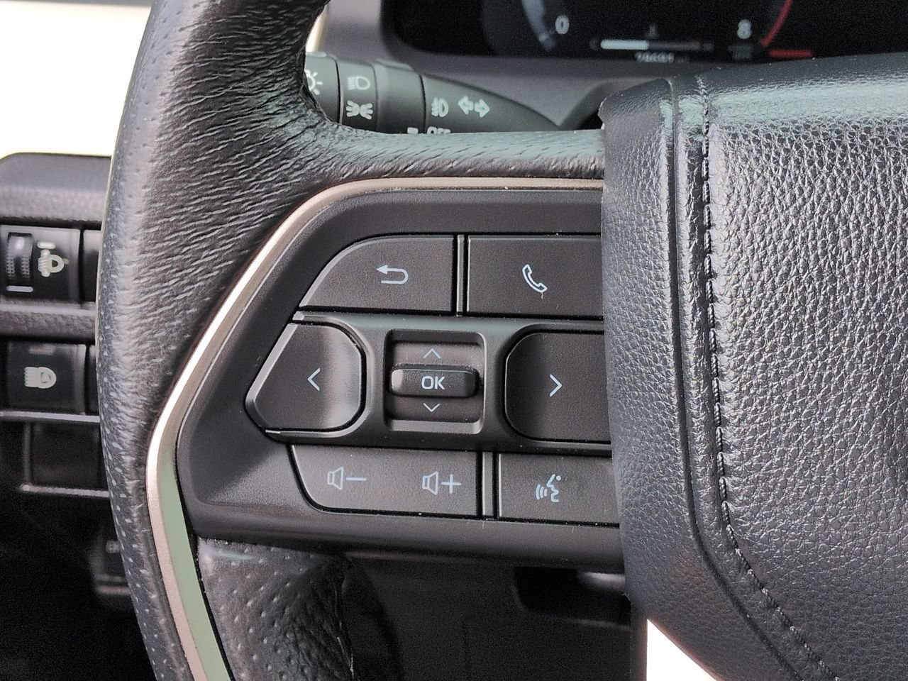 Used 2024 Toyota Tacoma TRD Off-Road AWD/4WD image 23