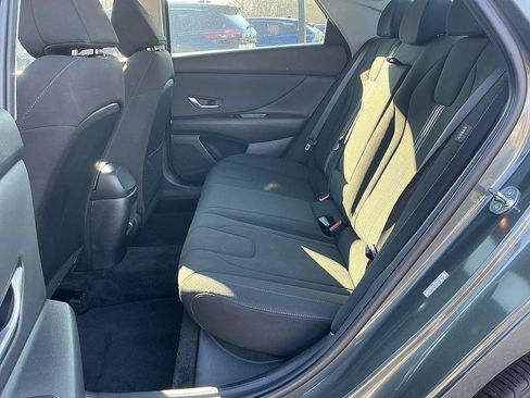 Used 2024 Hyundai Elantra SEL w/ Convenience Package image 18