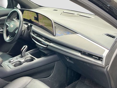 Used 2025 Cadillac XT4 Sport w/ Cold Weather Package FWD image 30