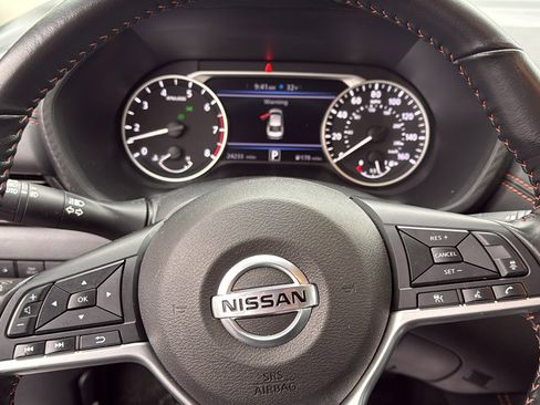 Certified 2022 Nissan Sentra SR image 9