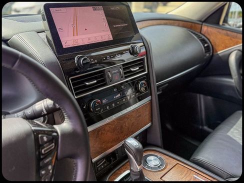 Used 2024 Nissan Armada SL w/ Captain's Chairs Package image 21