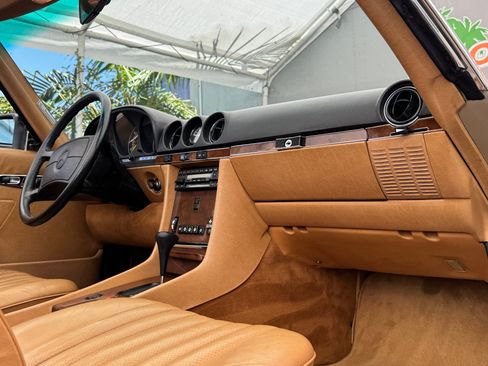 Used 1988 Mercedes-Benz 560 SL image 16