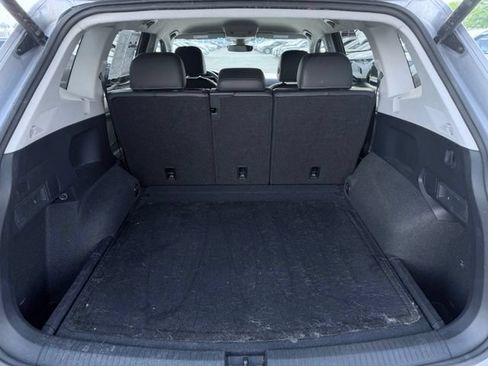 Used 2024 Volkswagen Tiguan SE AWD/4WD image 9