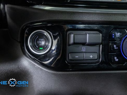 Used 2025 Chevrolet Silverado 2500 LTZ w/ LTZ Convenience Package AWD/4WD image 23