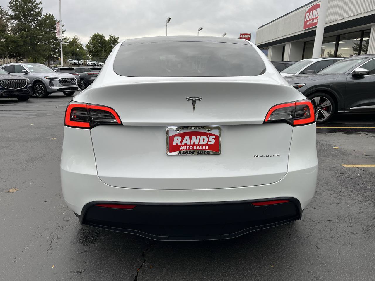 Used 2024 Tesla Model Y Long Range AWD/4WD image 9