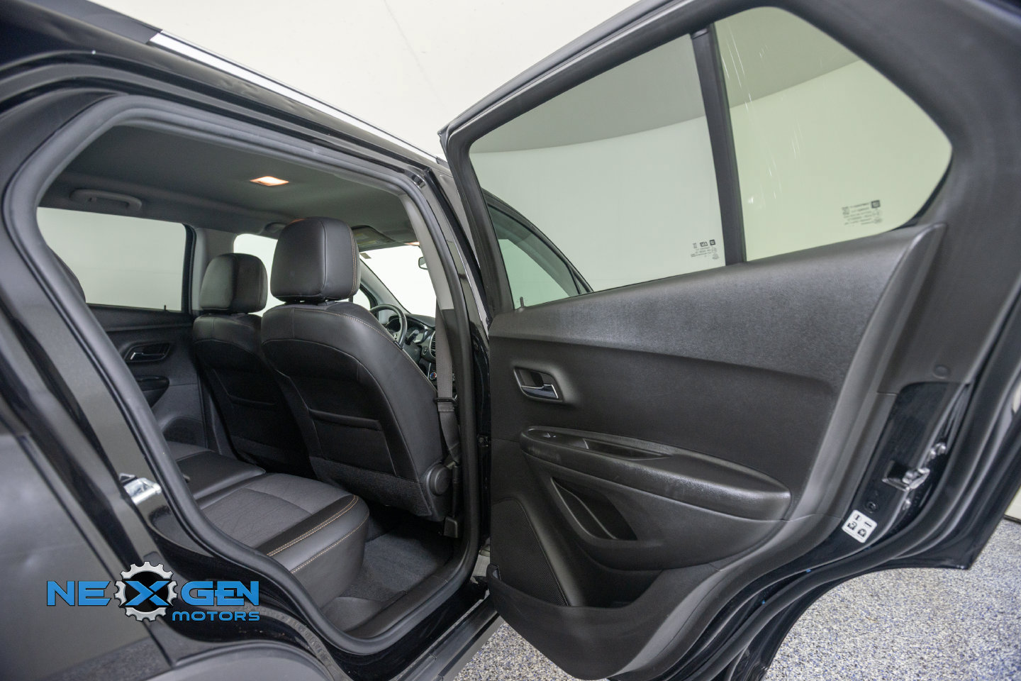 Used 2022 Chevrolet Trax LT w/ Midnight Edition AWD/4WD image 32