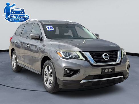 Used 2019 Nissan Pathfinder SV image 2