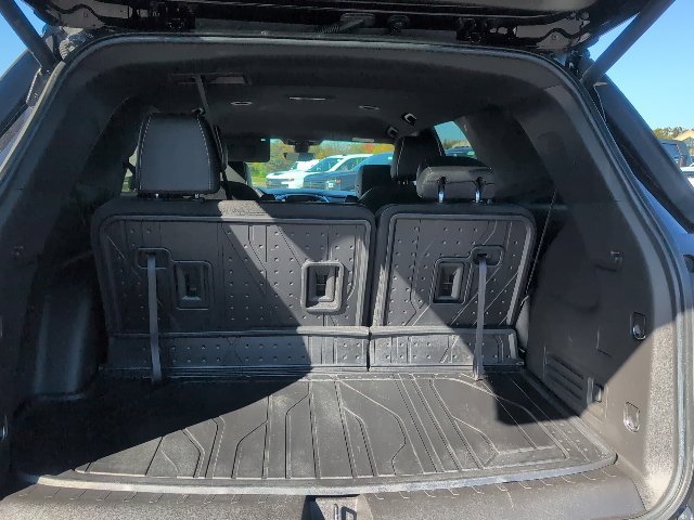 Used 2022 Chevrolet Traverse Premier w/ LPO, Floor Liner Package FWD image 37