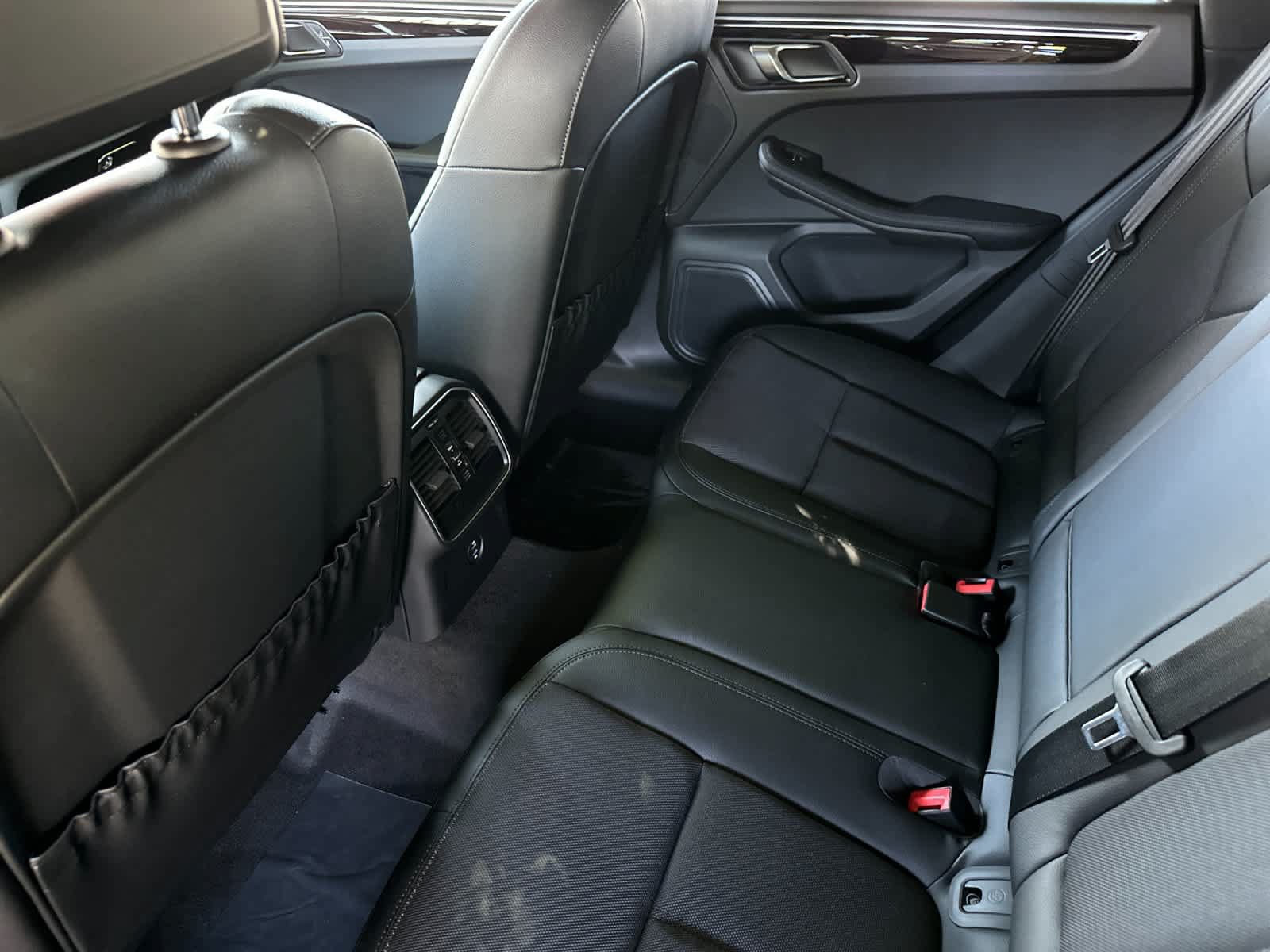 Certified 2025 Porsche Macan AWD/4WD image 13