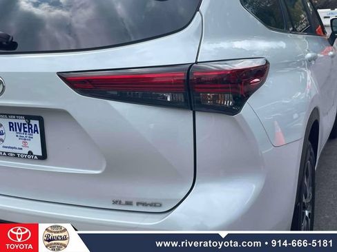 Used 2023 Toyota Highlander XLE AWD/4WD image 9