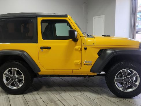 Used 2020 Jeep Wrangler Sport AWD/4WD image 6