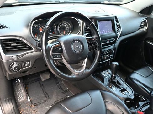 Used 2019 Jeep Cherokee Latitude Plus FWD image 7