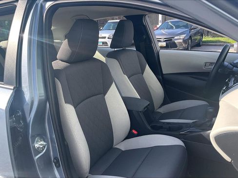 Used 2025 Toyota Corolla LE image 9