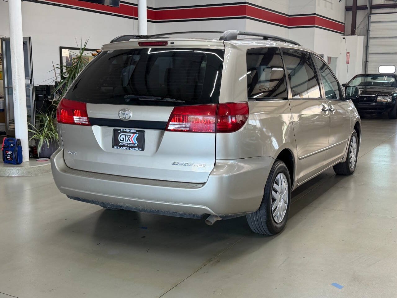 Used 2005 Toyota Sienna CE FWD image 2