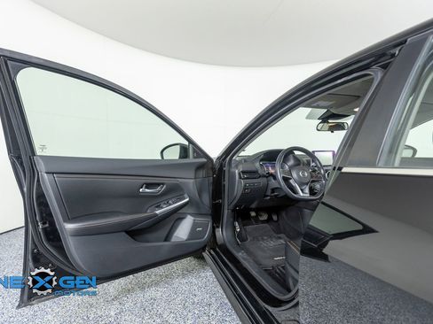 Used 2022 Nissan Sentra SR w/ SR Premium Package FWD image 9