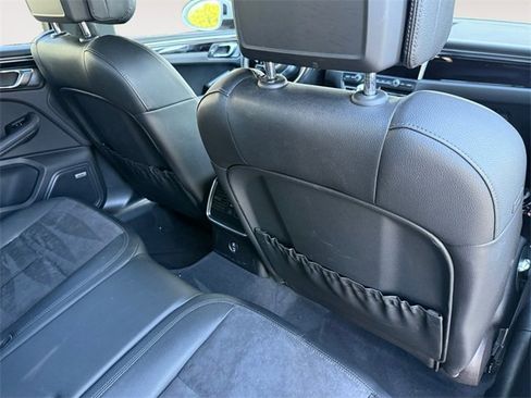 Used 2021 Porsche Macan image 28