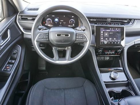Used 2023 Jeep Grand Cherokee L Laredo AWD/4WD image 17