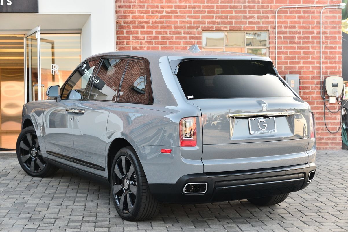 Certified 2022 Rolls-Royce Cullinan w/ Technology Package AWD/4WD image 2