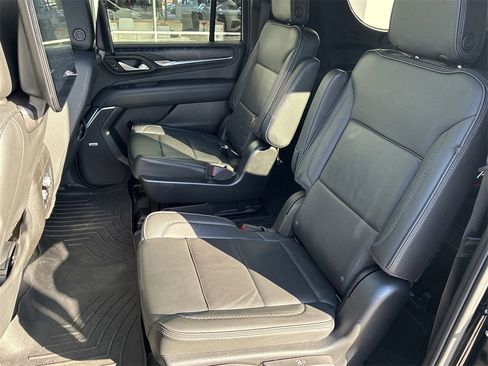 Used 2023 GMC Yukon XL Denali w/ Advanced Technology Package image 31