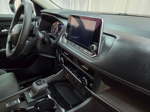 Used 2025 Nissan Rogue SV AWD/4WD image 21